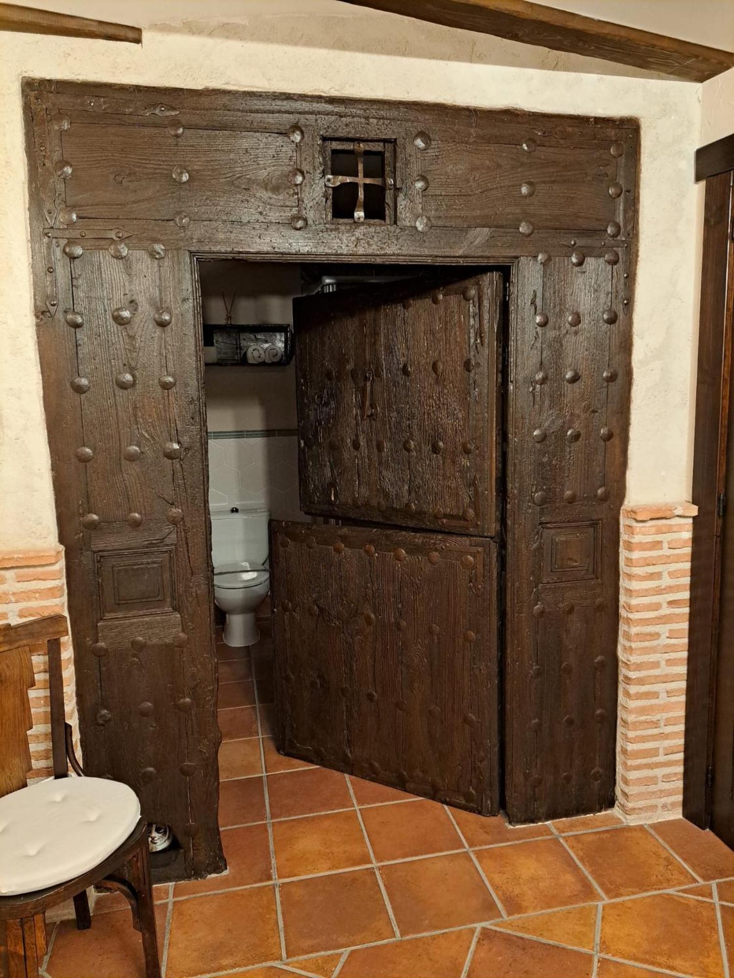 Casa Rural La Bodega, Ofrece Cata De Vino Gratis Horche Exteriér fotografie